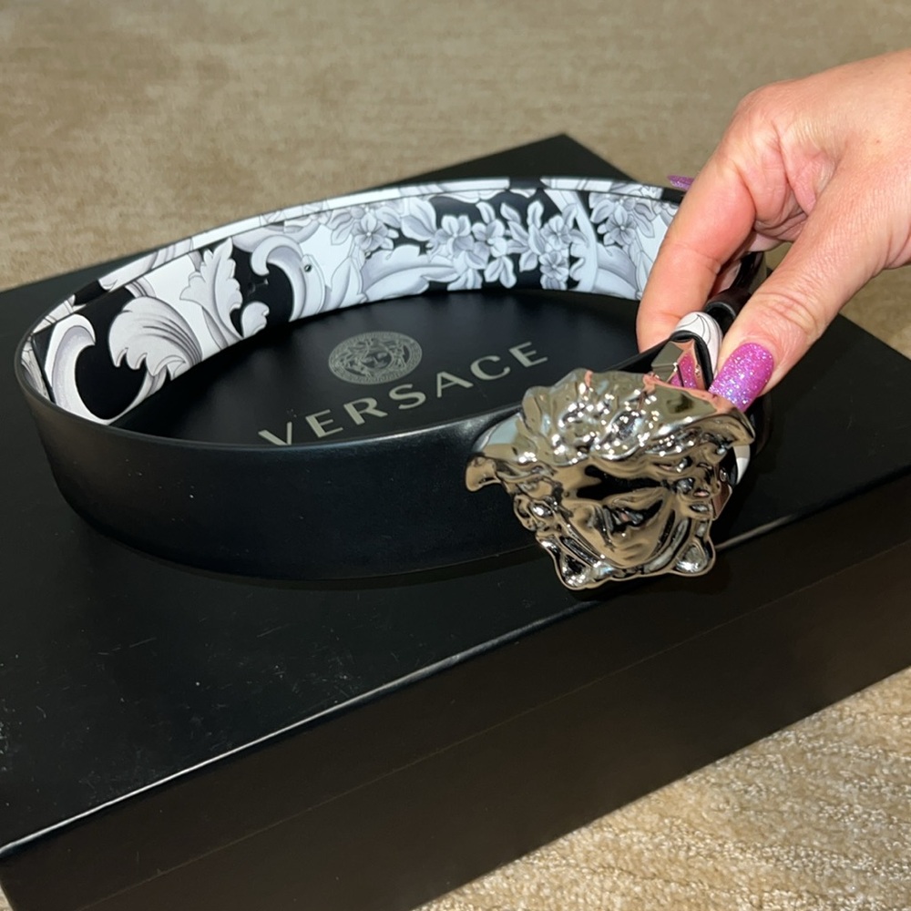 Reversible Versace belt - Picture 4 of 5